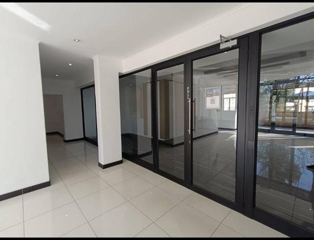 BUSINESS PROPERTY TO RENT IN BRYANSTON